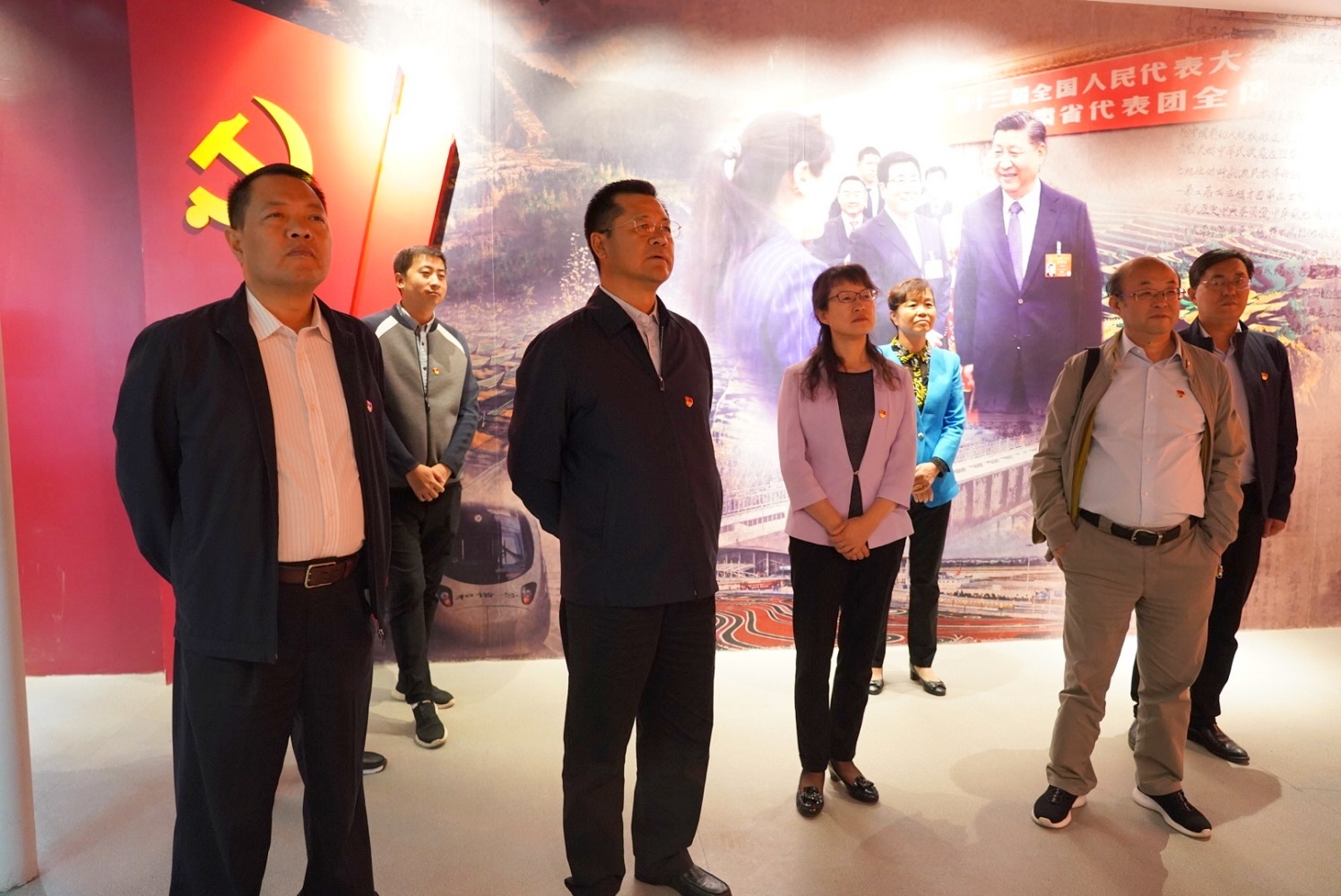 集團公司開展“不忘初心、牢記使命”主題黨日活動 <br/> — 參觀主題教育檔案文獻(xiàn)展
